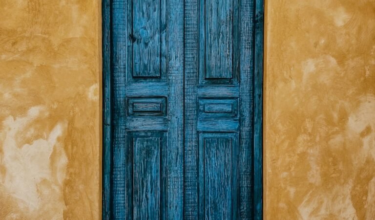 How to Fix a Squeaky Door Hinge Without WD-40 (Because You’re Out and Lazy Like Me) How to Fix a Squeaky Door Hinge Without WD-40 (Because You’re Out and Lazy Like Me)